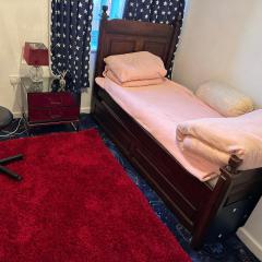 Single room in a family flat (Females only)
