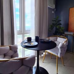 The French Apartment Pasig - Fast Wi-Fi and pool