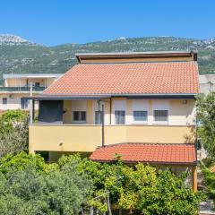 Apartments with a parking space Kastel Luksic, Kastela - 22469