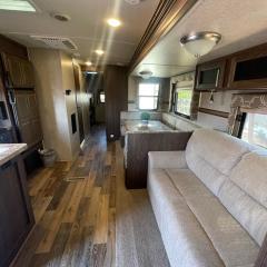 Camper Rv1 with private entrance and free parking
