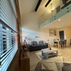 LUXURY 2 Bed Penthouse with Cinema Style Living & Free High-speed WiFi