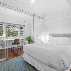 Elegant 1-Bed CBD Apartment with Sunroom Study