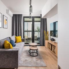 Grzybowska City View Apartments by BookingHost