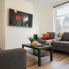3 Bed Home form Home, Sleeps 7, Ideal for Workers & Groups, FREE Parking, PlayStation4, Netflix