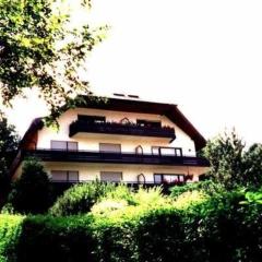 Vogesen-Wohnung mit Balkon 2-Zi-Fewo 67qm mit herrlichem BurgVogesen-Blick neben Schlosspark Nahe