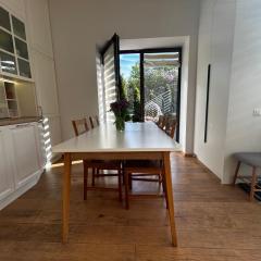 1st floor, 2 bedrooms apartment, Center, private parking, terrace, 7min to the sea