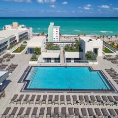 Luxury Beachfront Condo with Rooftop Pool