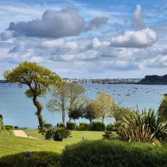 Nest with beautiful garden and sea view