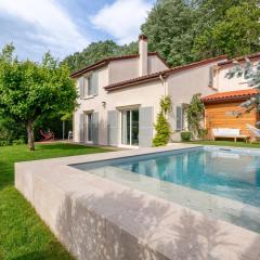 Villa with pool and garden in Ecully - Welkeys