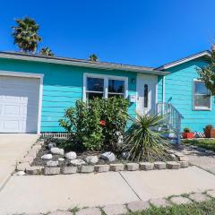 One-of-a-kind home near Moody Gardens and Bayou - Cute & cozy as can be