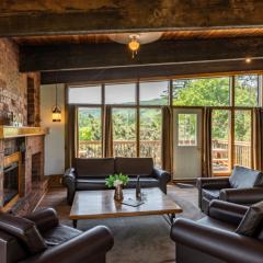 6 bdrm Blue Mountain Cottage, Private Beach Access, Hot Tub, Sauna, Table Tennis, BBQ, Petfriendly