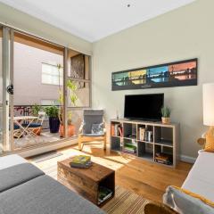 'Laube 105' Modern Inner-city Sanctuary with Balcony