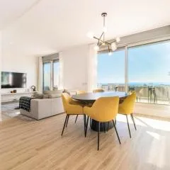 LM352B- Spacious family penthouse with sea view