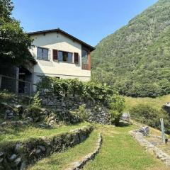 Cozy 3-bedroom house in picturesque valley