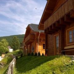 Charmantes Ferienhaus in Sankt Margarethen Im Lungau mit Kleinem Garten und Bergblick