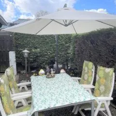 Charmantes Ferienhaus in Wervershoof mit Garten, Terrasse und Grill