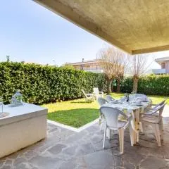 villino con giardino sul mare