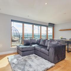 King Penthouse Apt View&Free Parking!