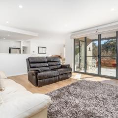 2B Spacious Apartment in the Heart of Tuggeranong