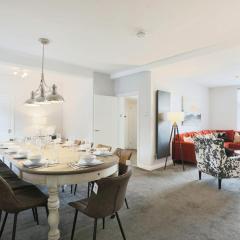 Luxurious 7-Bedroom Home in Solihull, close to NEC & BHX