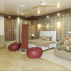 Cozy Bohemian Studio Apartment - GK2 South Delhi, near M Block Market