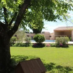 Mas La Gentille ,,, à la campagne , beautiful outdoor , swimming pool , pool house , Nice green Garden , BBQ ,,, only for you , pour passer un séjour inoubliable