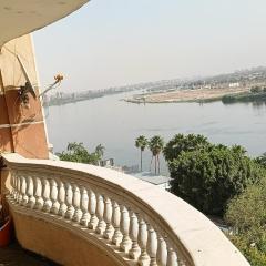 شقة فندقيه فاخرة بمنطقة المعادى صف اول جميع الغرف تطل على النيل A luxury hotel apartment in Maadi, first row. All rooms overlook the Nile