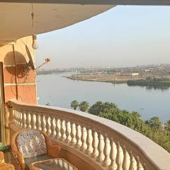 شقة فندقيه فاخرة بمنطقة المعادى صف اول جميع الغرف تطل على النيل A luxury hotel apartment in Maadi, first row. All rooms overlook the Nile