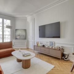 Luxury, Large & Design Flat with Balcony-Paris 16
