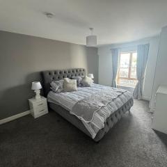 Luxury 2 bed fully equipped city centre apartment