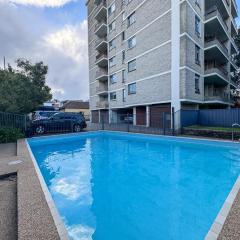 Large 1-Bed with Swimming Pool in Iconic Bondi