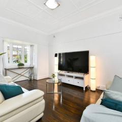 Elegant Family Retreat Near Beaches, Sydney CBD