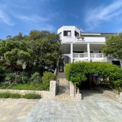 Apartment w/ spacious terrace