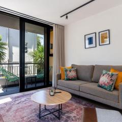 Spacious Top Floor 1 Bedroom Sea Point Apartment with Aircon & Parking-17 Hall Rd, 403