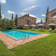 Cottage in Tavarnelle val di Pesa with Pool and Garden
