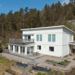 Lovely villa with a view of the Byfjorden and Uddevalla