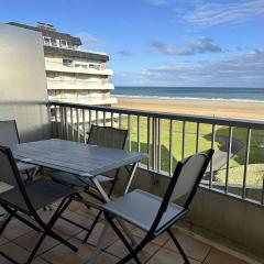 452 - Appartement T2 vue mer, à 50m de la plage.