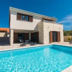 Villa Meadow with swimming pool