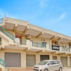 OYO Flagship New Mayuri Lodge