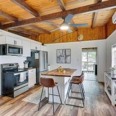 Lakefront Cottage in Secluded Cove