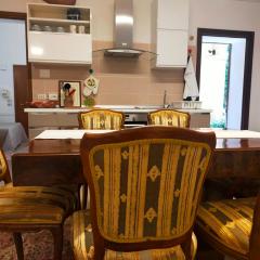 Ca' Spadoni, centro storico, piano terra, ingresso indipendente, teatro, parcheggio,