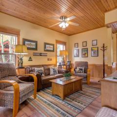 Riverfront Cabin, 4 Mi to Granby Ranch