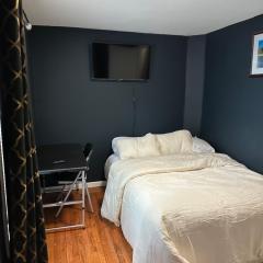 Fidelia Room C, Queen Bed minutes from EWR Airport and Penn Station
