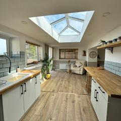 Kennel House with Hill Views