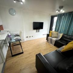 Amazing Earls Court 2 bed Flat with Balcony