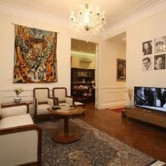 Vintage 2BR Apt in Downtown - Mint 69