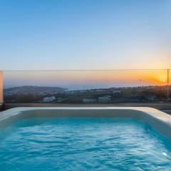 Cinnamon Villa with Private Hot Tub