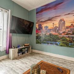 Free parking, PS4, grill, near downtown San Antonio