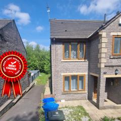 Spacious 3 Bedroom Family House for Long Term and Business Stays Near Manchester Oldham and Bury