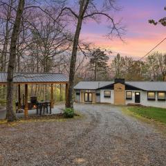 Bluff Mountain Bungalow home